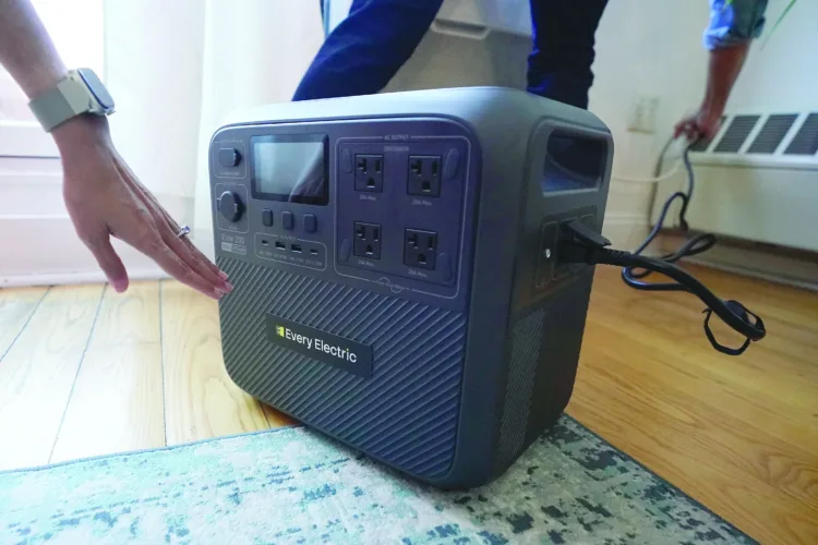 Battery bank or generator? How to choose the best backup power for your home during an outage